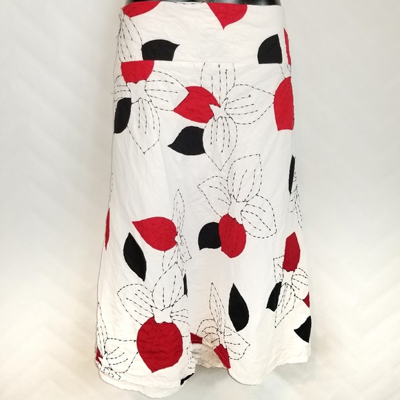 Dress Barn Dresses & Skirts - DressBarn White Black Red Floral Midi Skirt Sz 18